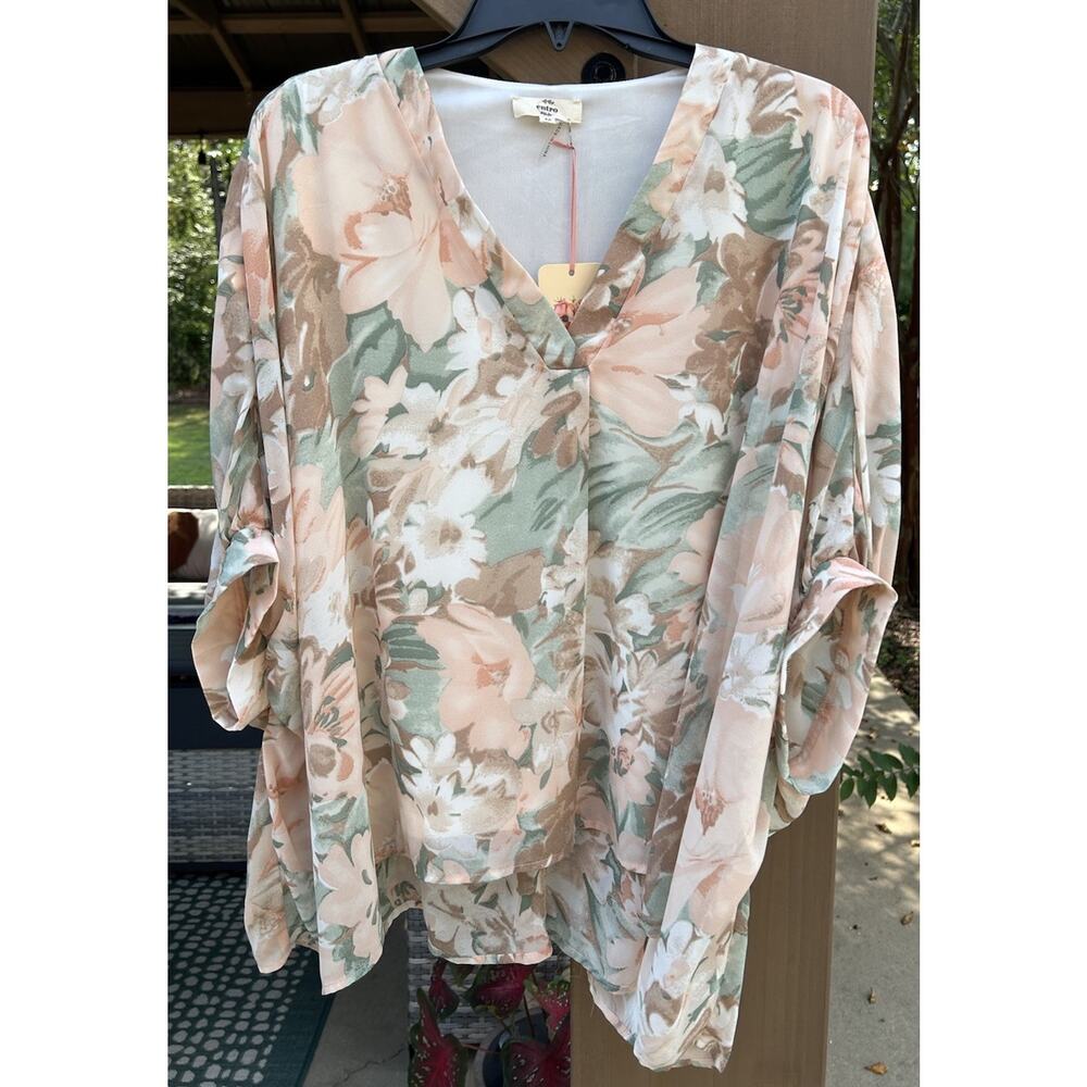 NWT Entro Flowy Floral Blouse in Peach Size Medium Measurements in Description